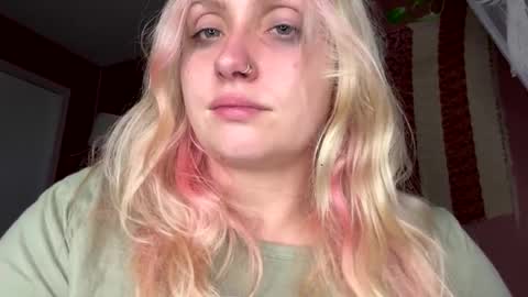 _peaceoutgirlscout_ online show from October 17, 4:37 am