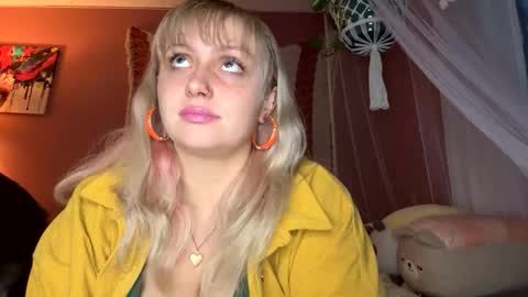 _peaceoutgirlscout_ online show from November 3, 11:26 pm