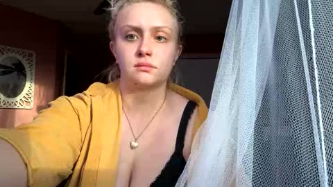 _peaceoutgirlscout_ online show from November 4, 9:58 pm