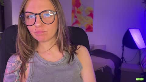  HADLY today day-off see u online 0112  online show from December 3, 4:28 pm