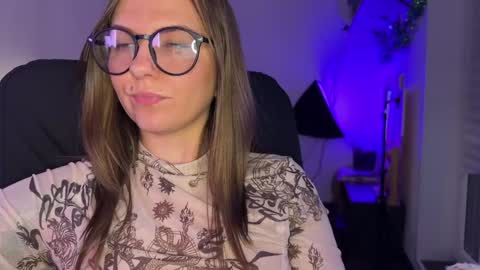  HADLY today day-off see u online 0112  online show from December 16, 7:43 pm