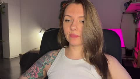  HADLY today day-off see u online 0112  online show from December 20, 5:29 pm