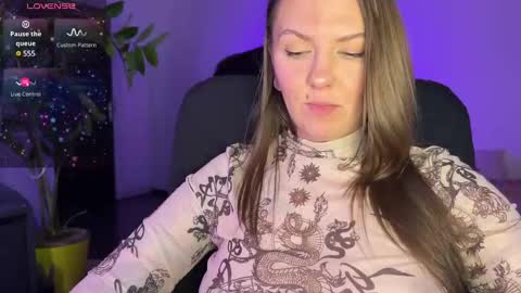  HADLY today day-off see u online 0112  online show from February 17, 5:43 pm