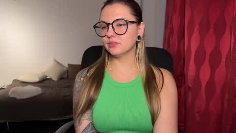  HADLY today day-off see u online 0112  online show from September 29, 4:01 pm