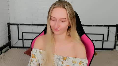 I am Rina online show from January 3, 12:30 pm