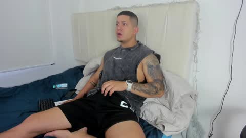 Snapshot of _robertobaggio chatting on December 8, 1:14 pm Roberto online show from December 8, 1:14 pm