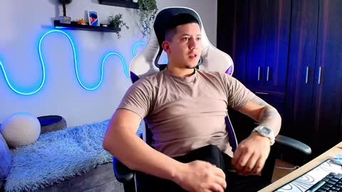 Snapshot of _robertobaggio chatting on January 22, 1:53 pm Roberto online show from January 22, 1:53 pm