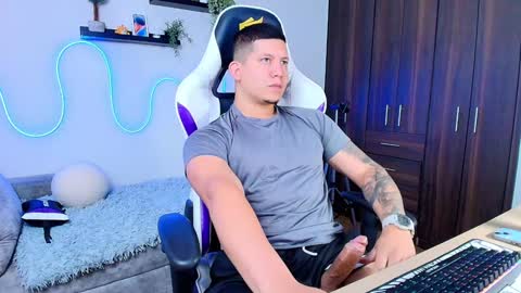 Snapshot of _robertobaggio chatting on January 23, 1:56 pm Roberto online show from January 23, 1:56 pm