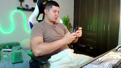 Snapshot of _robertobaggio chatting on February 14, 12:36 pm Roberto online show from February 14, 12:36 pm