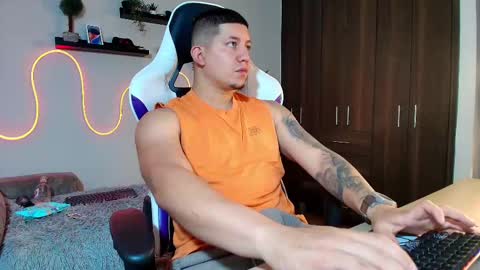 Snapshot of _robertobaggio chatting on February 16, 1:38 pm Roberto online show from February 16, 1:38 pm