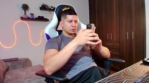 Snapshot of _robertobaggio chatting on February 22, 2:19 pm Roberto online show from February 22, 2:19 pm