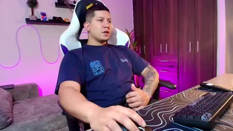 Snapshot of _robertobaggio chatting on February 26, 12:36 pm Roberto online show from February 26, 12:36 pm