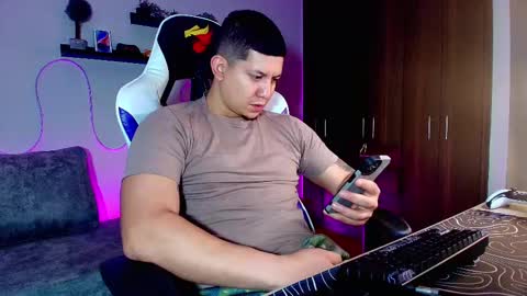 Snapshot of _robertobaggio chatting on March 6, 12:52 pm Roberto online show from March 6, 12:52 pm