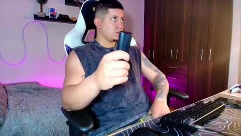 Snapshot of _robertobaggio chatting on March 9, 12:53 pm Roberto online show from March 9, 12:53 pm