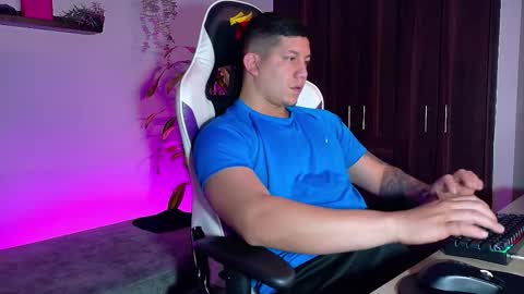 Snapshot of _robertobaggio chatting on October 24, 5:48 am Roberto online show from October 24, 5:48 am