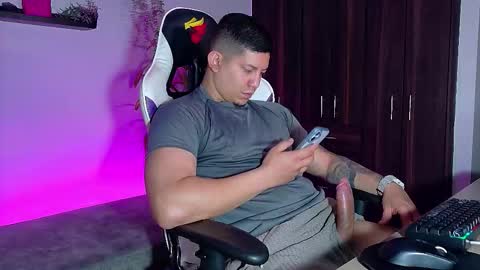 Snapshot of _robertobaggio chatting on October 29, 1:46 pm Roberto online show from October 29, 1:46 pm