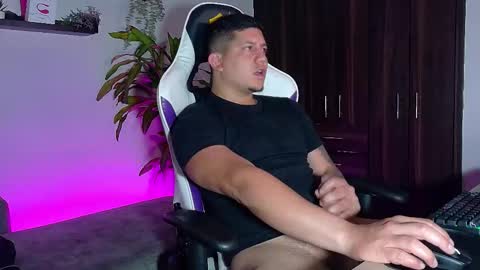 Snapshot of _robertobaggio chatting on November 22, 7:40 am Roberto online show from November 22, 7:40 am