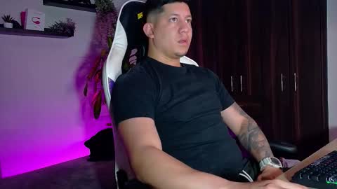 Snapshot of _robertobaggio chatting on December 17, 10:54 am Roberto online show from December 17, 10:54 am