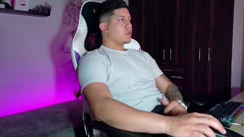 Snapshot of _robertobaggio chatting on December 20, 11:28 am Roberto online show from December 20, 11:28 am