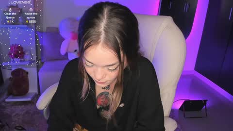   online show from December 11, 5:37 pm