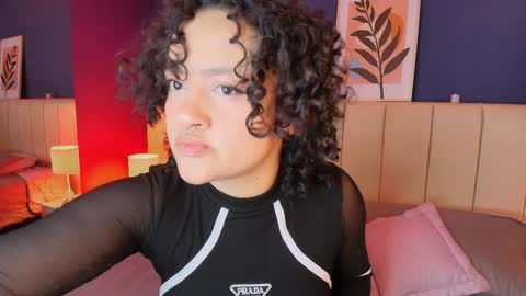 Snapshot of _sarahrose chatting on December 16, 3:00 am Sara online show from December 16, 3:00 am