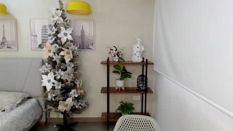 Sassy Girl online show from December 23, 7:20 pm