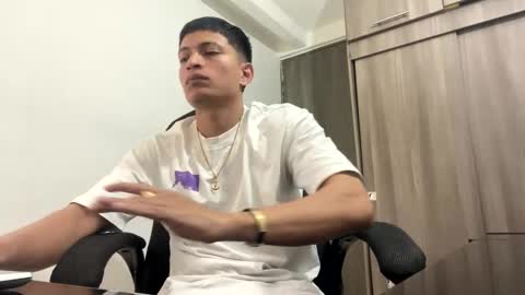 Juan Pablo-independent model online show from February 13, 10:00 pm