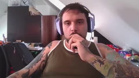 Snapshot of _smiley_bear27 chatting on October 6, 4:32 am _smiley_bear27 online show from October 6, 4:32 am