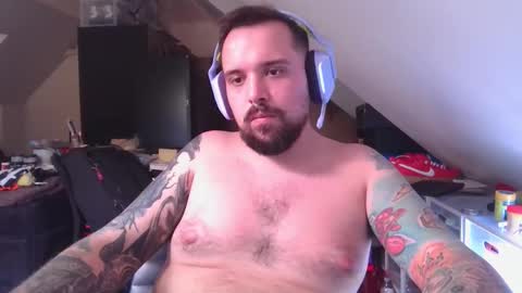 Snapshot of _smiley_bear27 chatting on October 9, 9:18 am _smiley_bear27 online show from October 9, 9:18 am