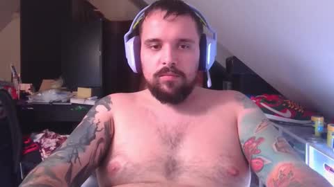 Snapshot of _smiley_bear27 chatting on October 18, 8:37 am _smiley_bear27 online show from October 18, 8:37 am