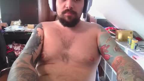 Snapshot of _smiley_bear27 chatting on October 25, 1:46 am _smiley_bear27 online show from October 25, 1:46 am