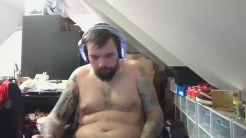 Snapshot of _smiley_bear27 chatting on November 3, 10:16 am _smiley_bear27 online show from November 3, 10:16 am