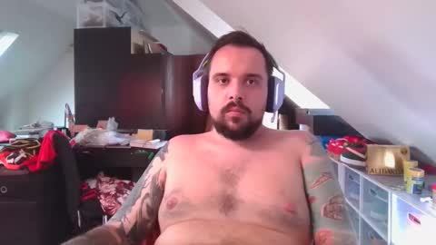 Snapshot of _smiley_bear27 chatting on November 8, 5:40 am _smiley_bear27 online show from November 8, 5:40 am