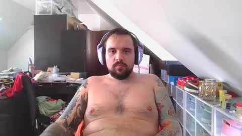 Snapshot of _smiley_bear27 chatting on November 9, 5:06 am _smiley_bear27 online show from November 9, 5:06 am