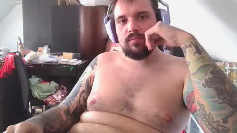 Snapshot of _smiley_bear27 chatting on November 11, 5:51 am _smiley_bear27 online show from November 11, 5:51 am