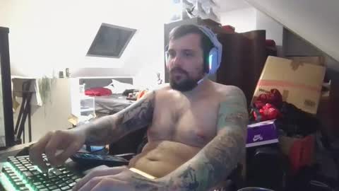 Snapshot of _smiley_bear27 chatting on December 5, 10:02 am _smiley_bear27 online show from December 5, 10:02 am