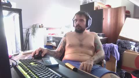 Snapshot of _smiley_bear27 chatting on December 14, 12:16 am _smiley_bear27 online show from December 14, 12:16 am