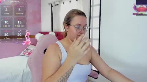 Snapshot of _sophia_sweet20 chatting on November 12, 7:24 pm online show from November 12, 7:24 pm