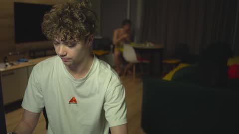 Snapshot of _sopranos_ chatting on February 4, 3:00 am OLIVERpvt is open online show from February 4, 3:00 am