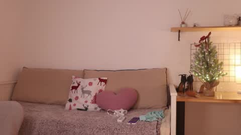 Annie online show from December 7, 4:31 am