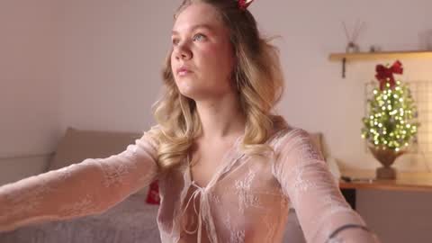 Annie online show from December 26, 1:40 am