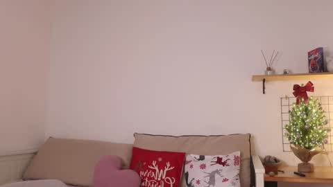 Annie online show from January 2, 4:41 am