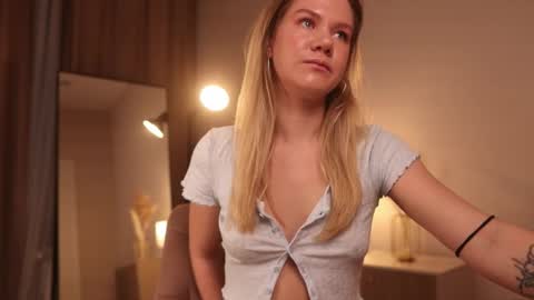 Annie online show from February 17, 1:25 am