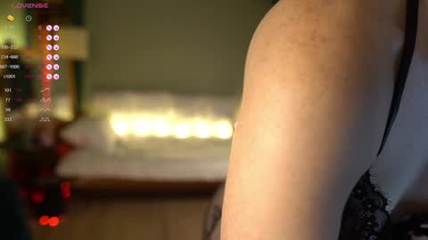 Evi online show from December 2, 9:39 pm