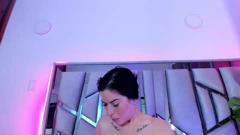 _valeria_saenz_ online show from October 6, 2:20 am