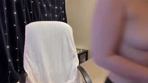 Snapshot of _vallylove chatting on March 2, 12:42 am _vallylove online show from March 2, 12:42 am