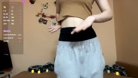 Snapshot of _velvetvibe_ chatting on December 18, 4:13 pm Mia online show from December 18, 4:13 pm