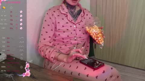 Snapshot of _viv1an_ chatting on February 6, 8:34 pm Alis online show from February 6, 8:34 pm