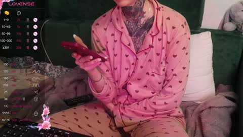 Snapshot of _viv1an_ chatting on February 9, 8:24 pm Alis online show from February 9, 8:24 pm