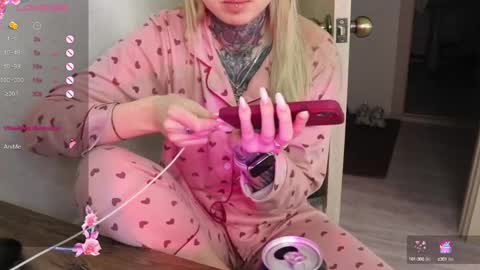 Snapshot of _viv1an_ chatting on February 12, 12:01 pm Alis online show from February 12, 12:01 pm